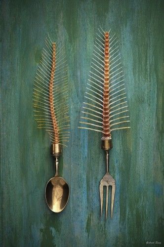 Fotografia DE LA MAR por Gabriel Sanz Glitch bodegon, objetos deshubicados, cubiertos y raspas