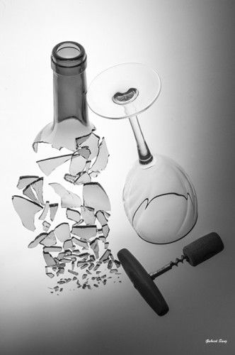 Fotografia CRISTALES ROTOS por Gabriel Sanz Glitch composicion con elementos de cristal y vidrio roto