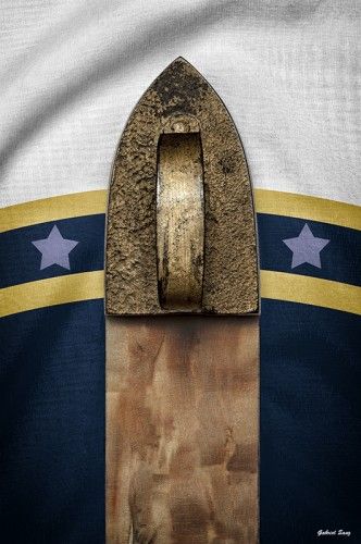 Fotografia IGNICION por Gabriel Sanz Glitch composicion fotografica con plancha de hierro dejando un rastro quemado