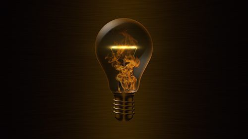 Imagen generada por ordenador de Bombilla con llamas en el interior